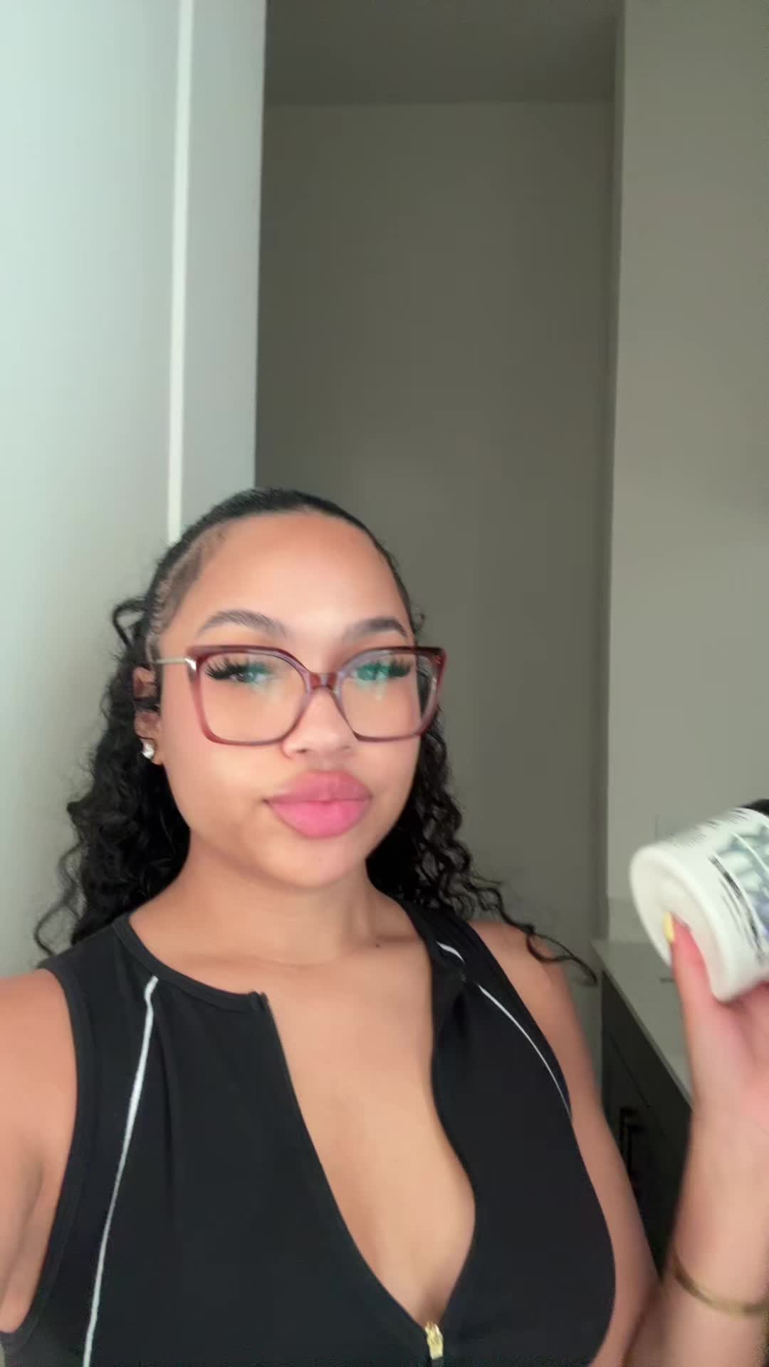 @Bella