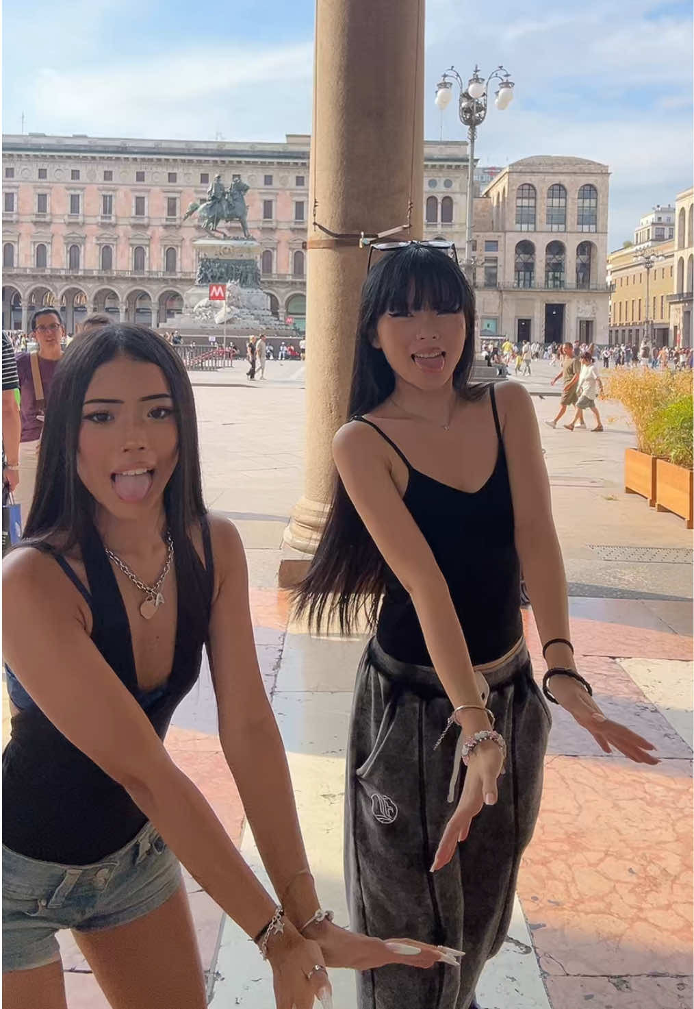 @𝘓𝘢𝘳𝘢 💕