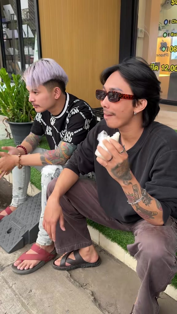 @โม