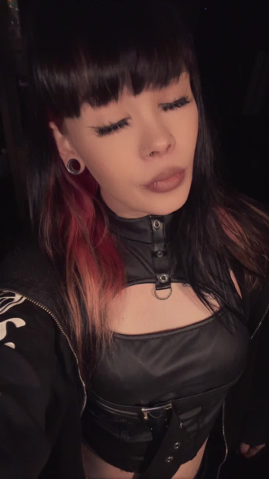 @𝔟𝔯𝔬𝔨𝔢𝔫 𝔞𝔫𝔤𝔢𝔩🖤✨