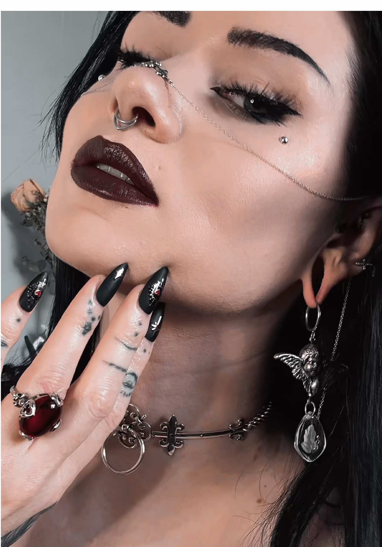 @𝔢𝔪𝔦𝔩𝔶🕯