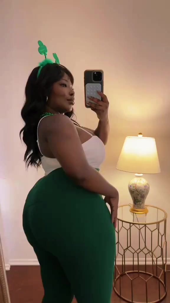 @whatabombshell