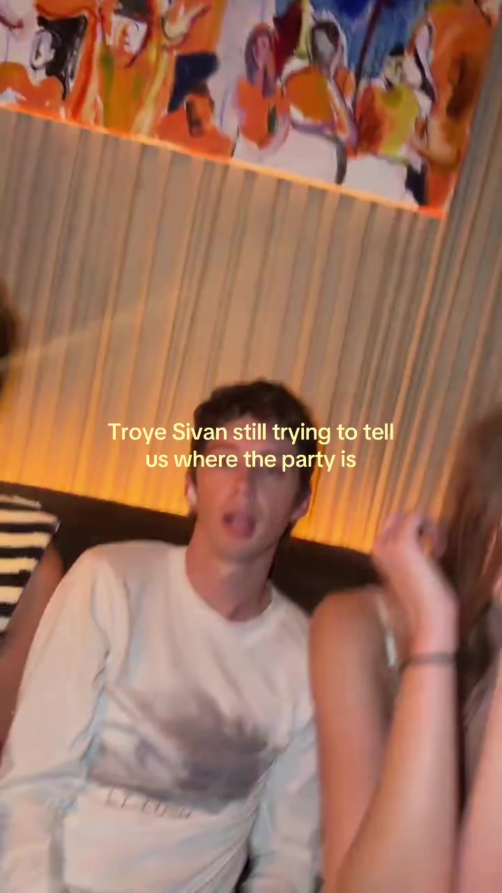 @Troye Fan Page