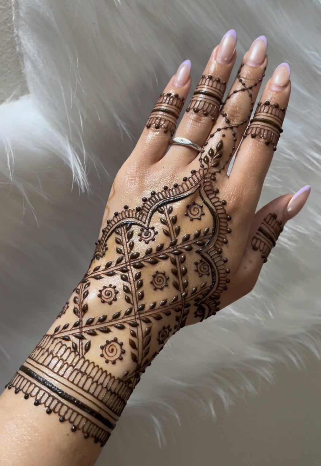 @charmsofmehandi