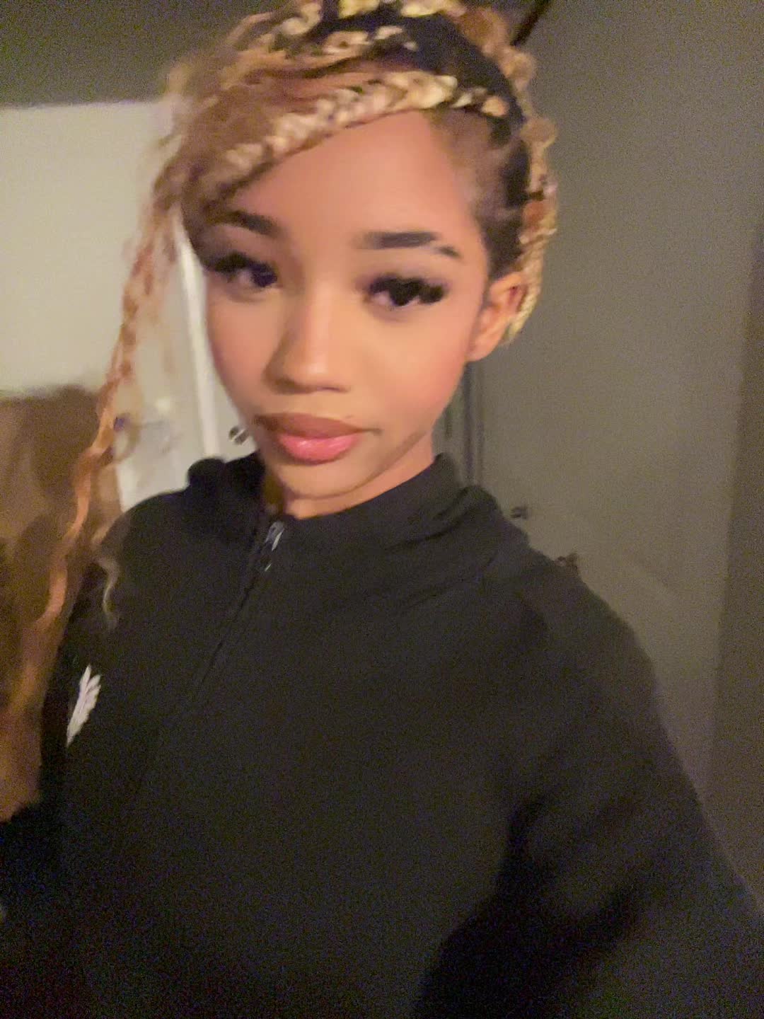 @ashlynj
