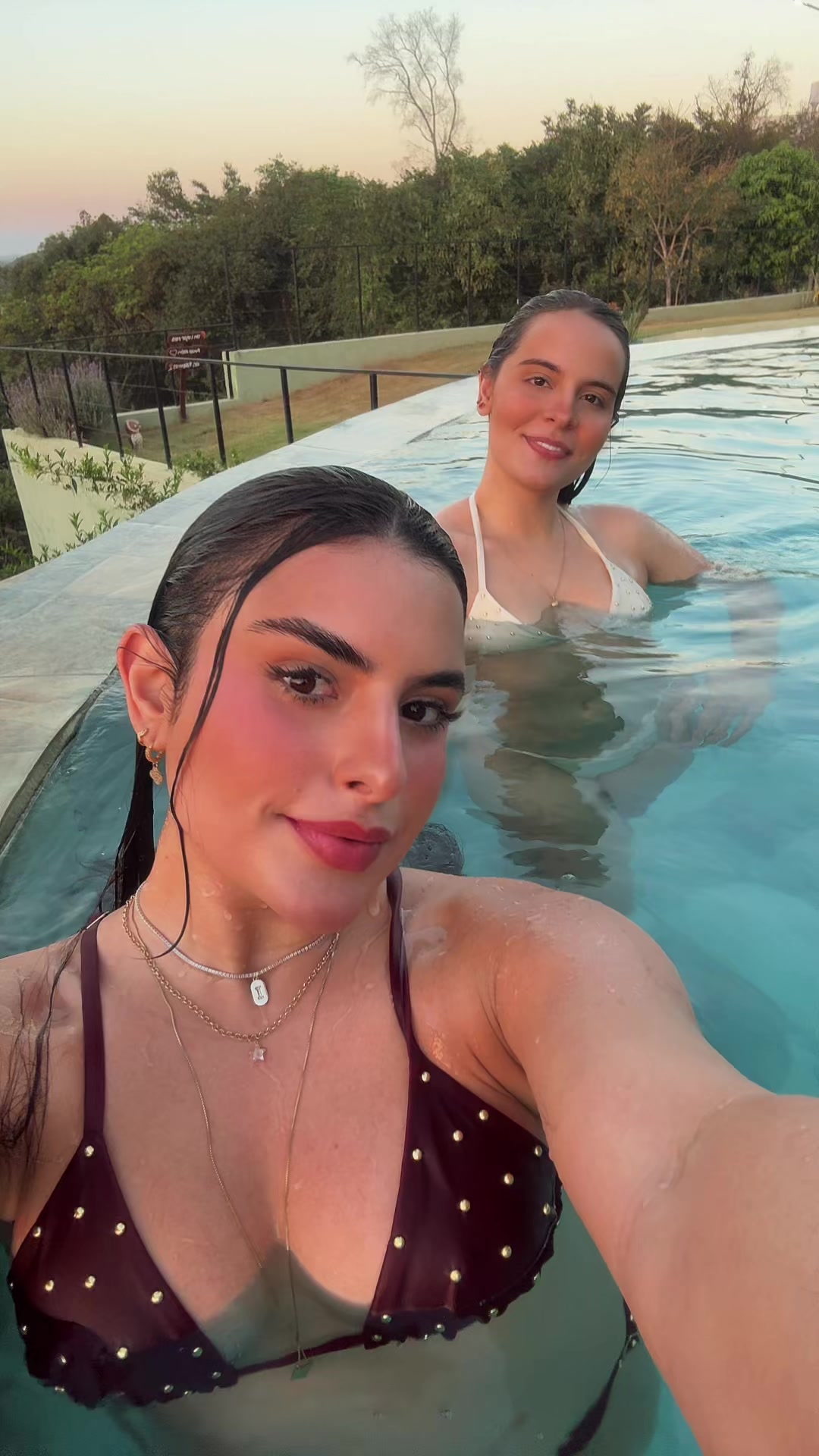 @Bella