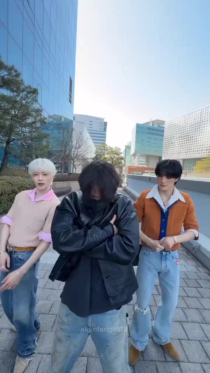 @~~