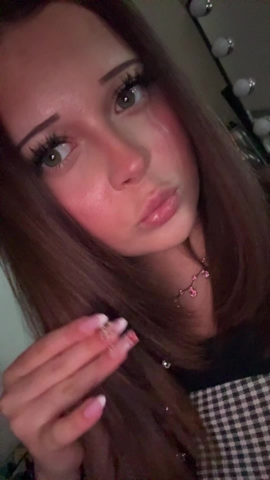 @𝓗𝓸𝓵𝓵𝓼𝓪𝓷❣️
