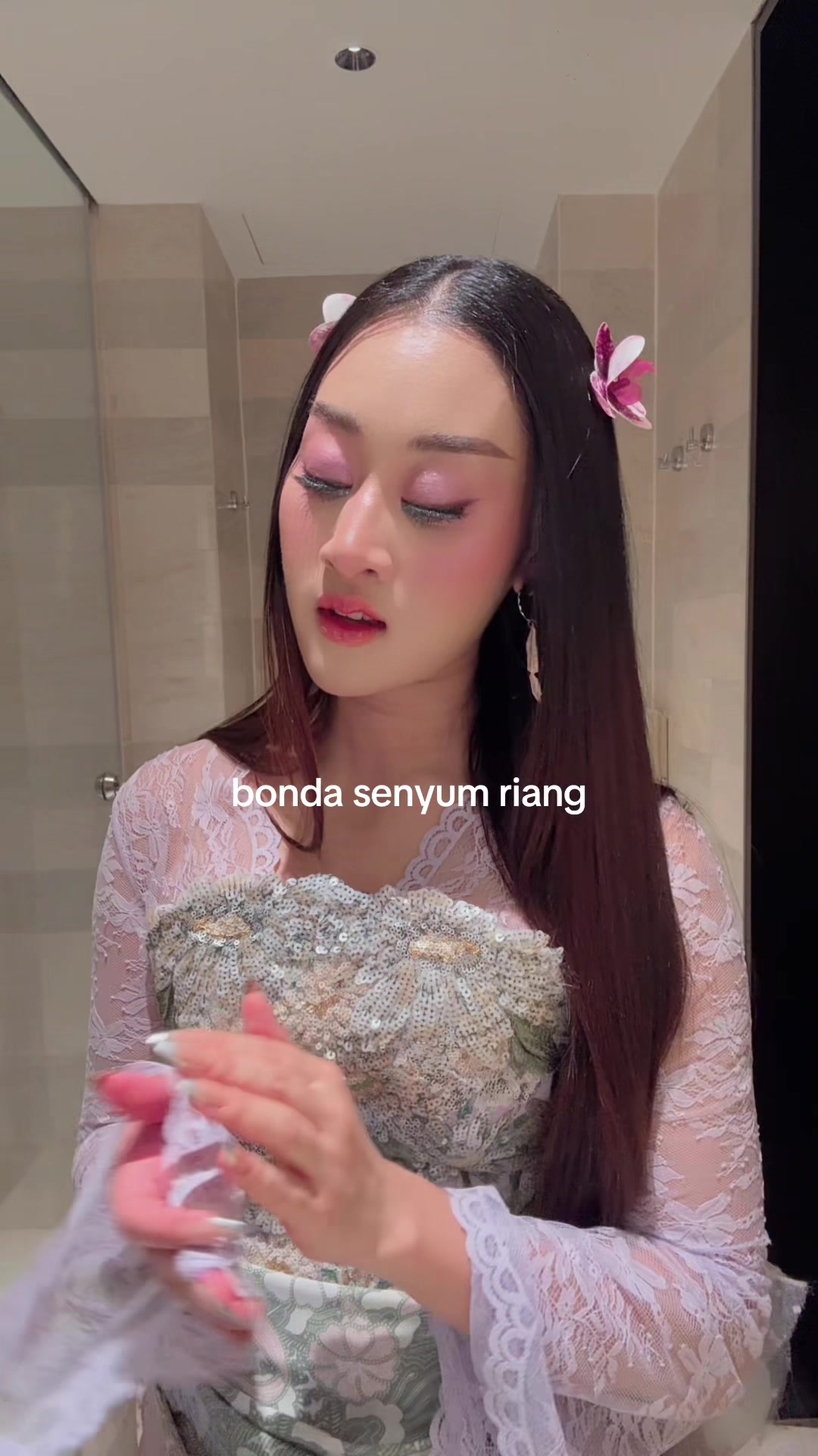 @Aisharetno