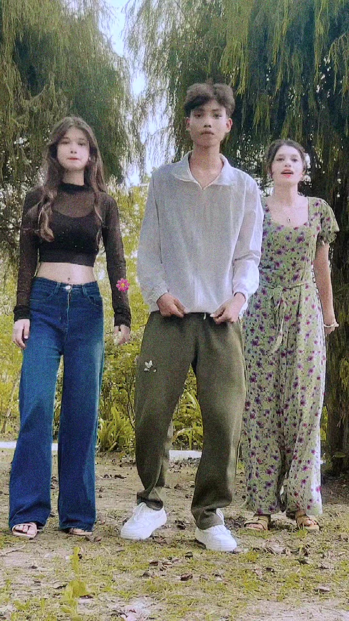 @ऋतु 🦋🖤