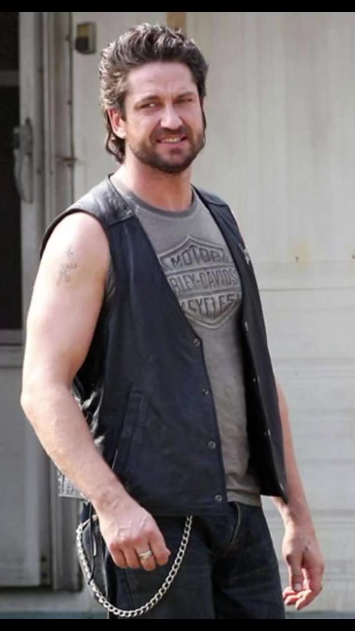 @Gerard Butler Fan Zone