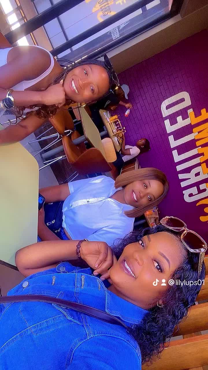 @LilyLups🦋