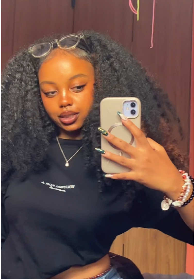 @LIVY💋