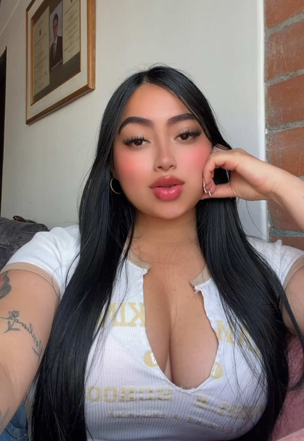 @VALENTINA♡.