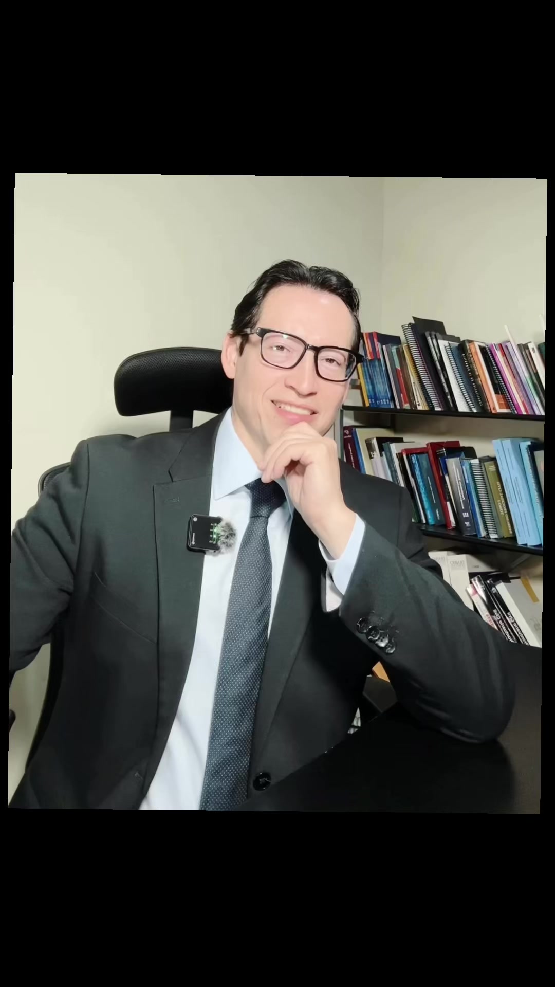 @Dr. Axel Maas Jácome