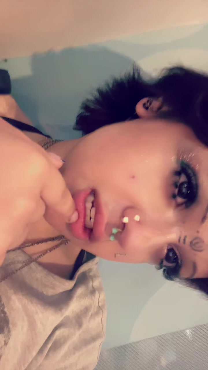 @🦶🏻