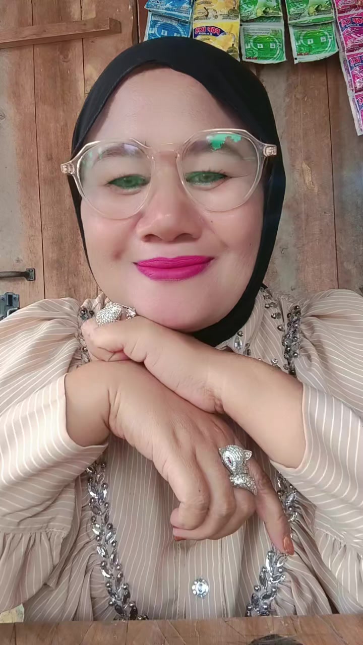 @Esna janda cantik  ✨🥰