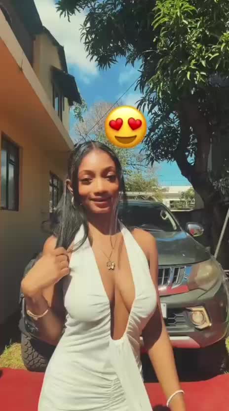 @olivialou