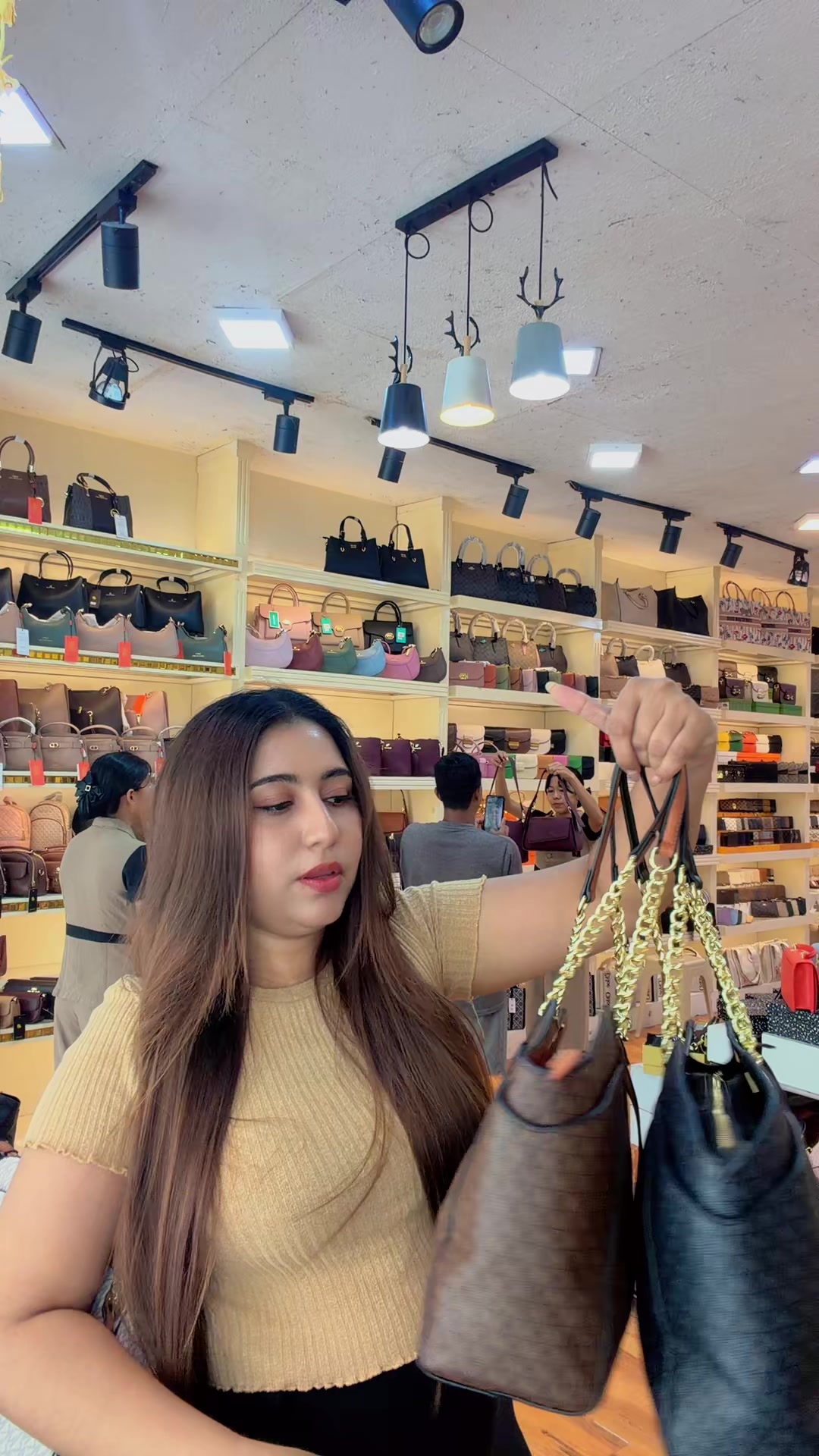 @Hnin Bags Wholesale & Retail