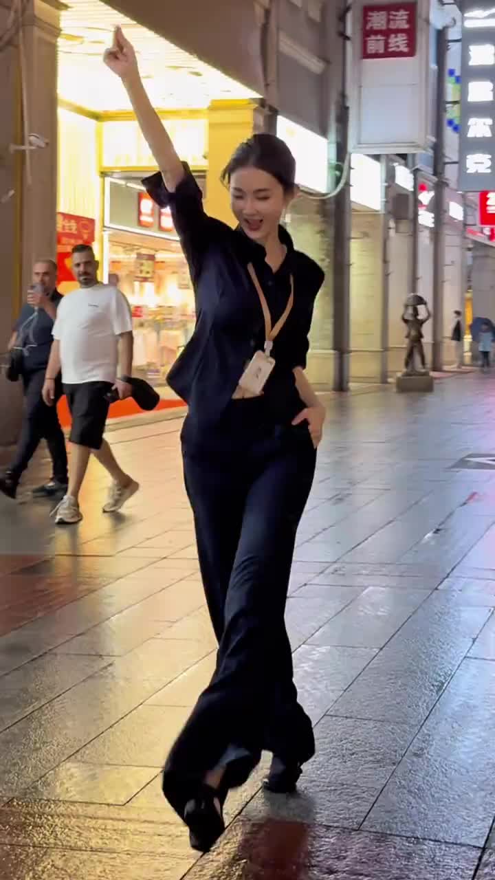 @Sally 雪莉 大笑笑