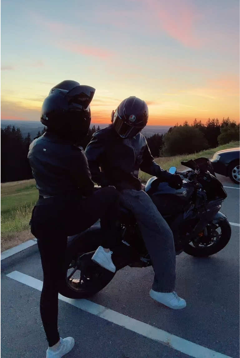 @𝒮𝒶𝓇𝒶𝒽🔥🖤ℳ𝑒𝓁𝑒𝓀