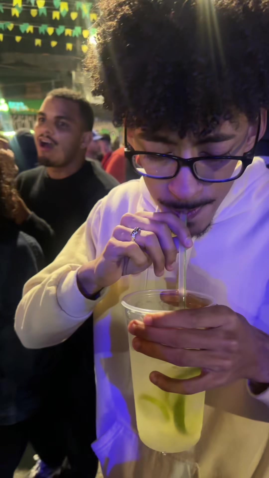 @twitch.tv/fruttinhaa