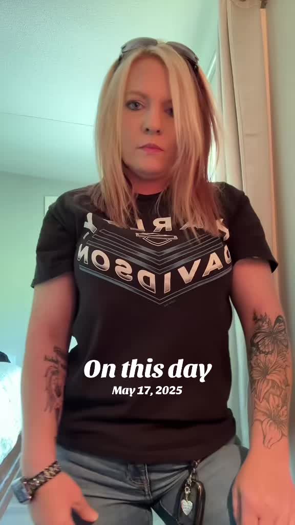 @CrimsonCorgiQueen🤑🍑