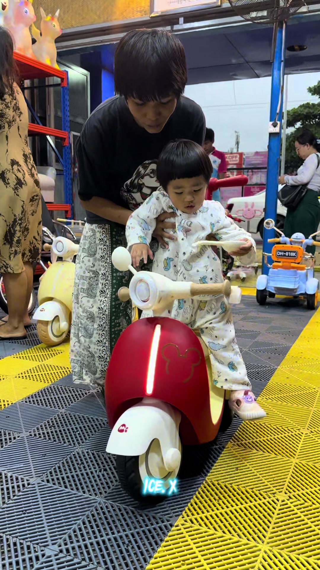 @Baby Point Kids Car Showroom