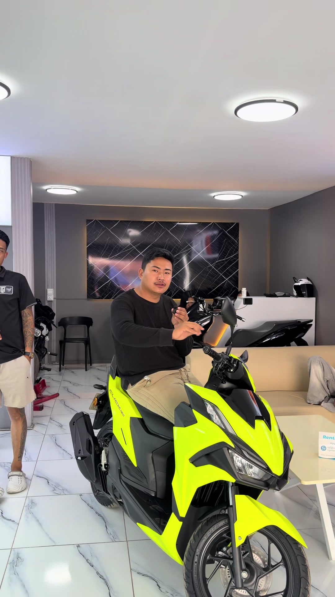 @SIPHYOETGI Motorcycle showroom