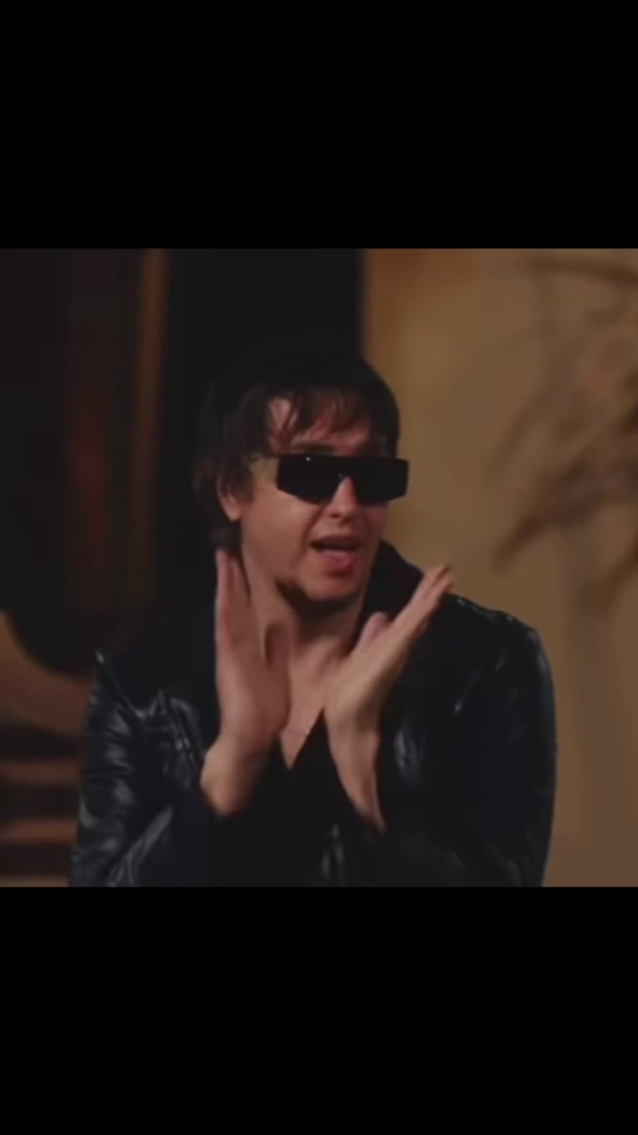 @Julian Casablancas is hot 🥹✌️