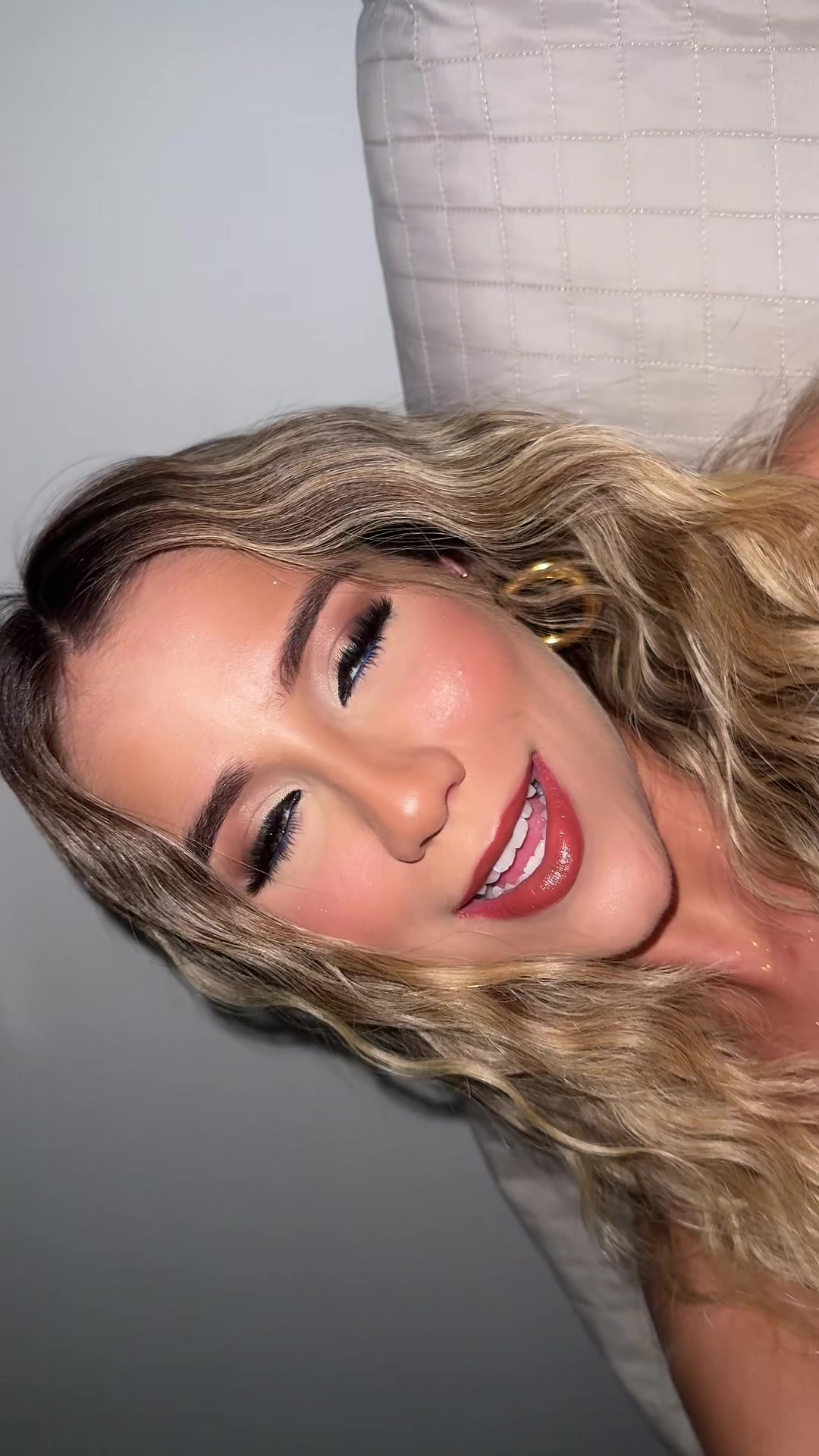@LARISSA
