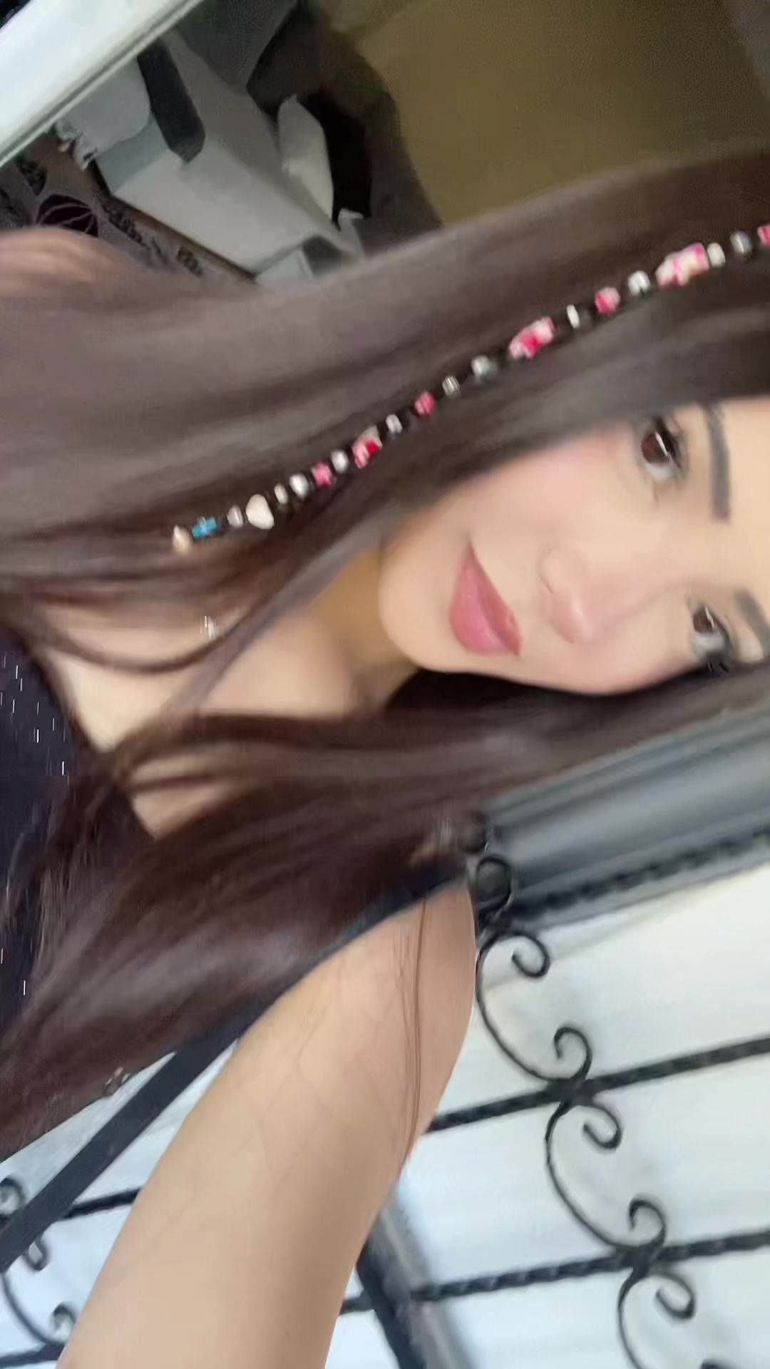 @𝒯