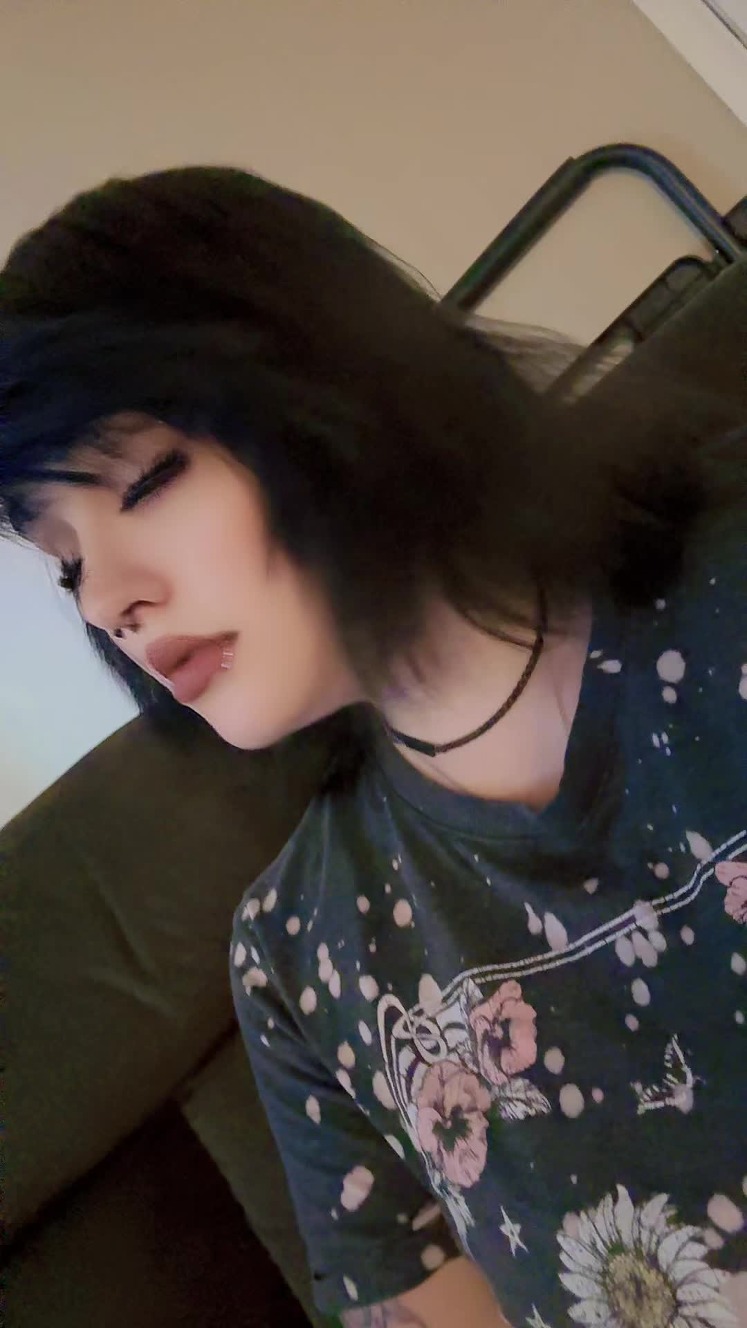 @Goth_mommy420