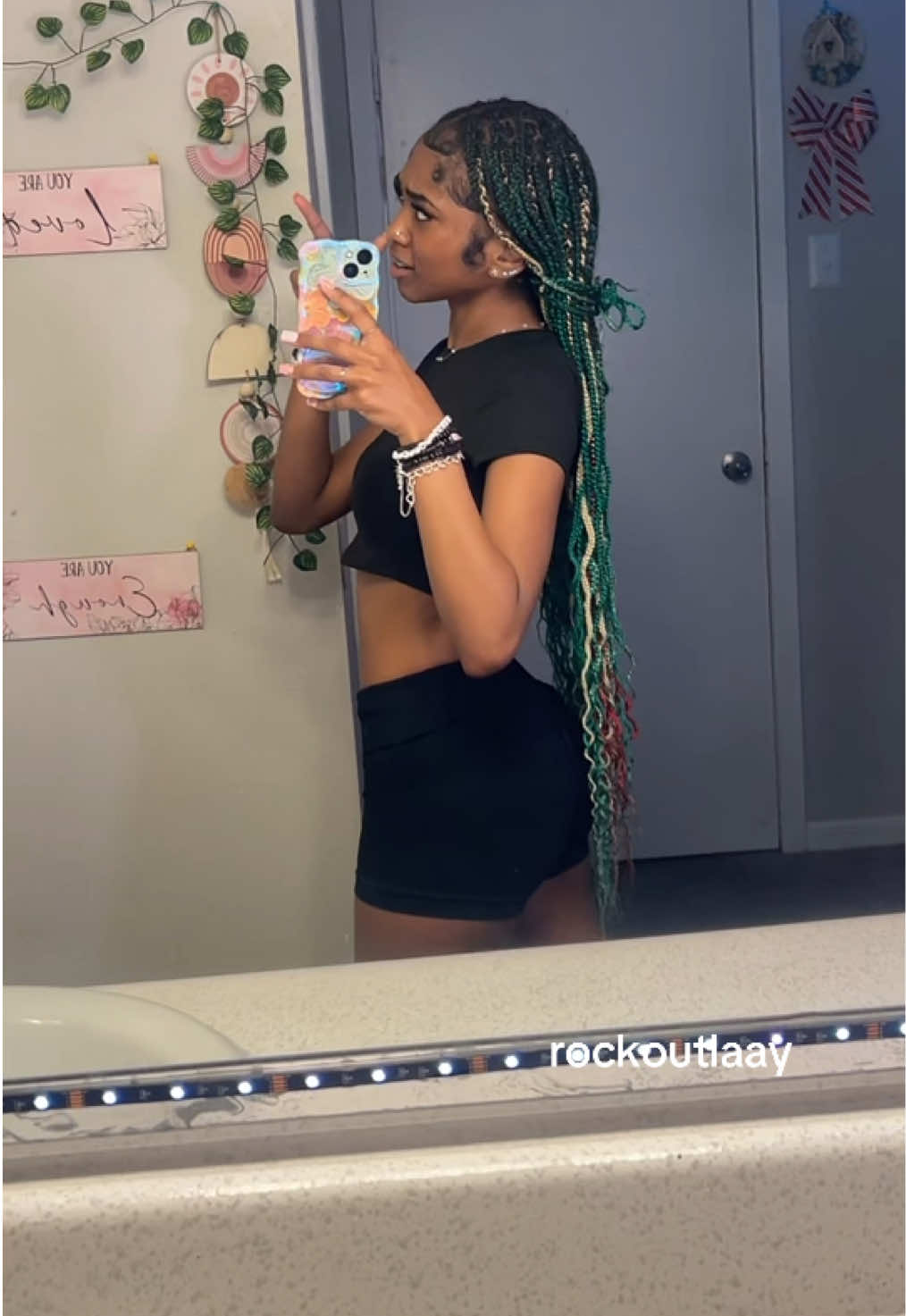 @rockoutlaay