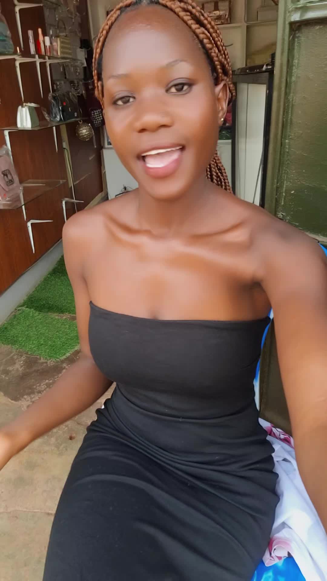 @model trisha 256