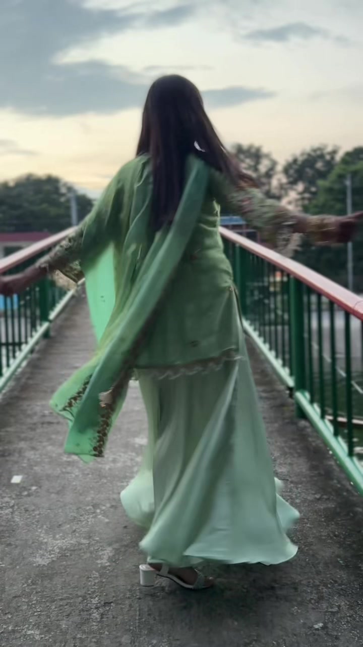 @👩🎓⚖️Arshi +(আরু)⚖️🎓