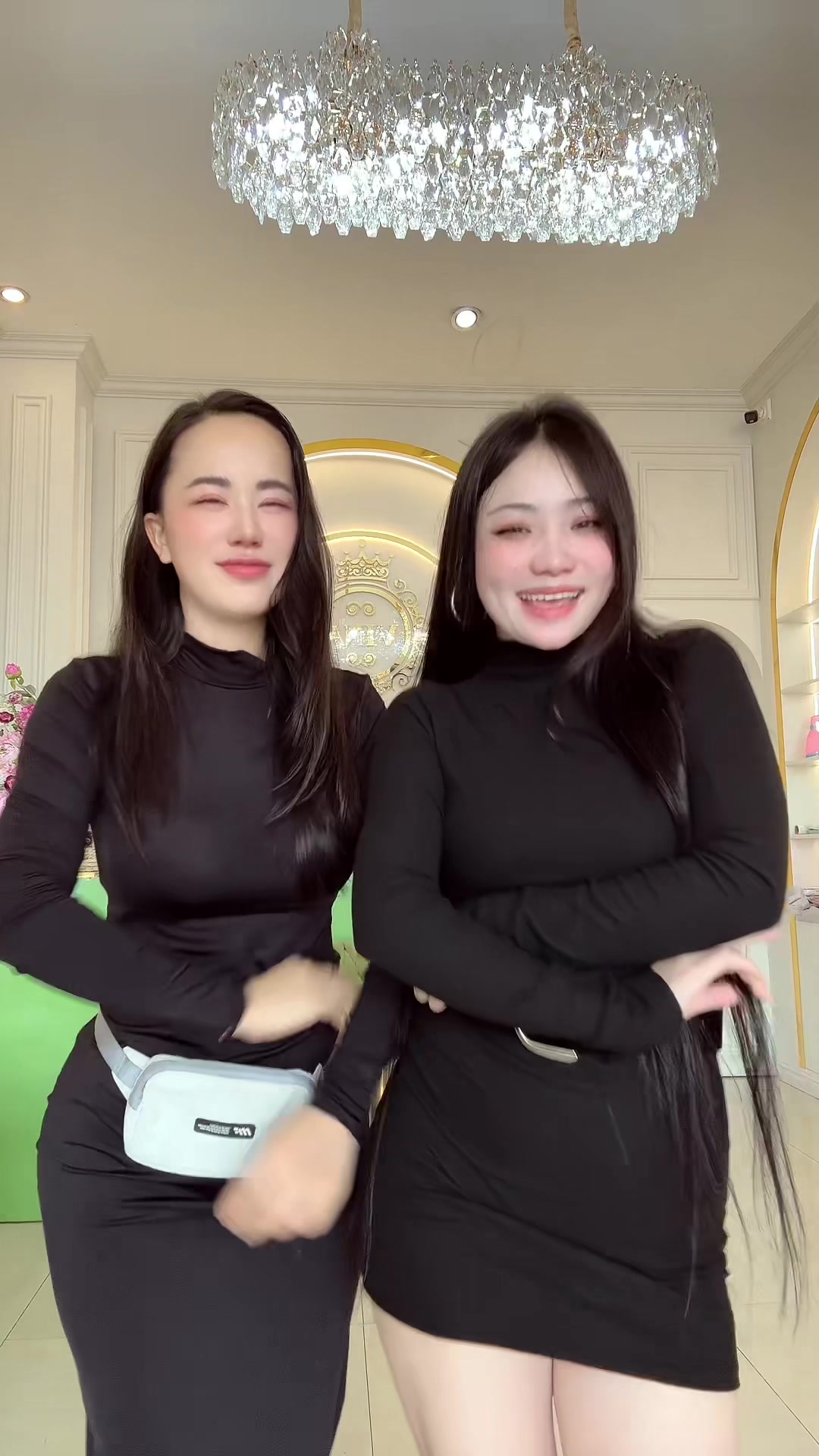 @VinaLee_289