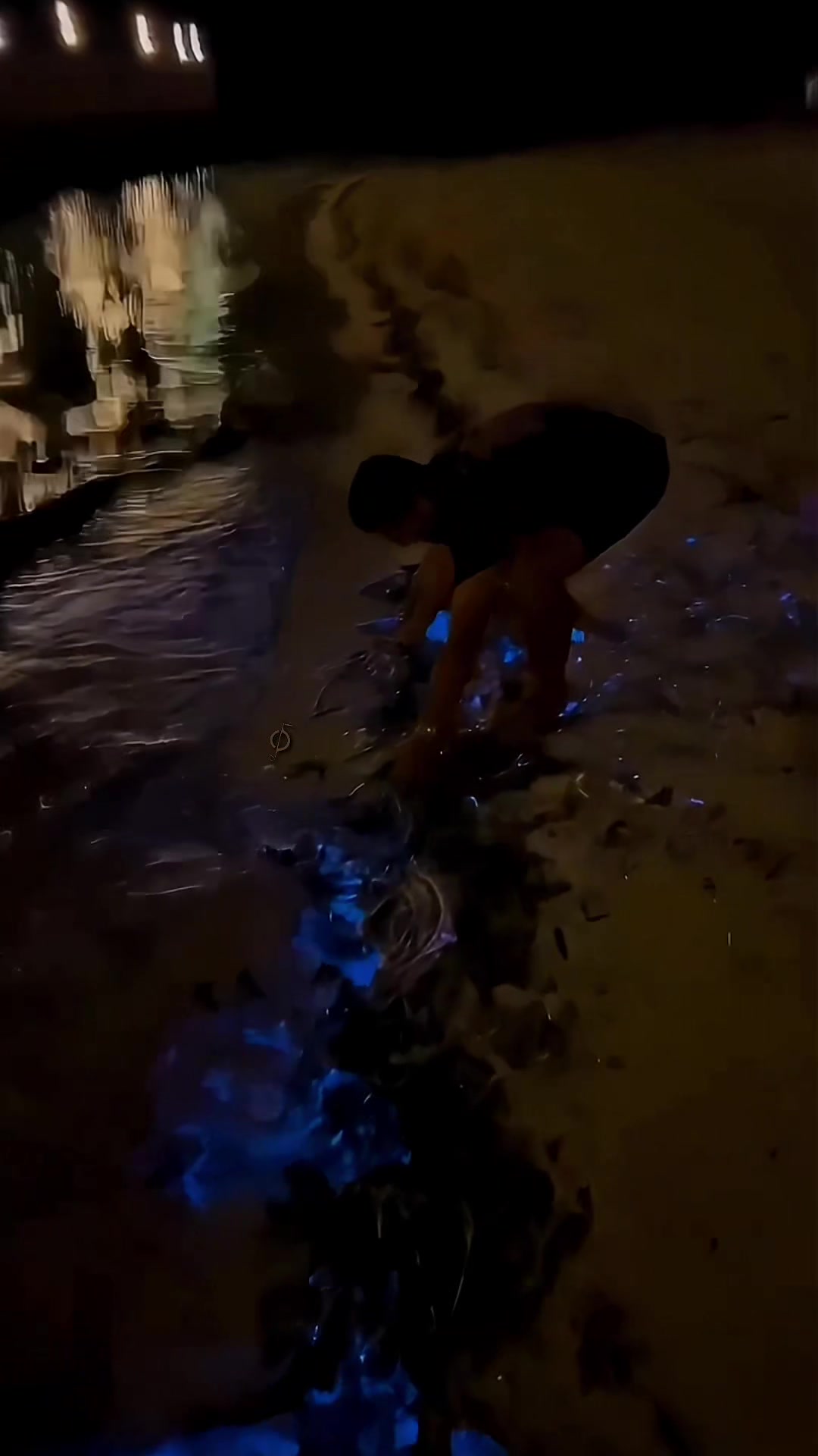 @&Lambda;strooDark