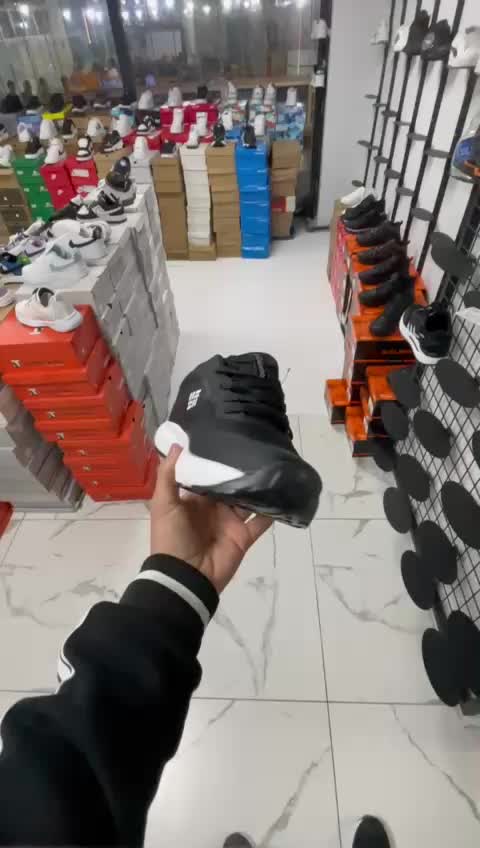 @Umt Shoes Van