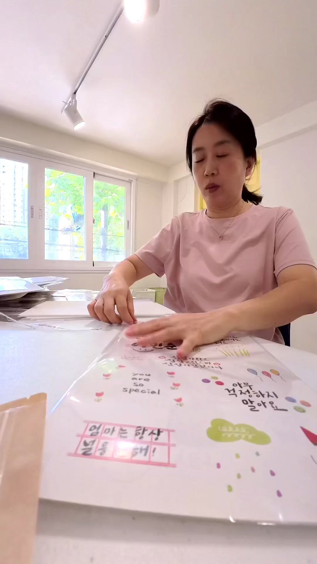 @이느낌 작가 | 손글씨 · 슈링클스 굿즈