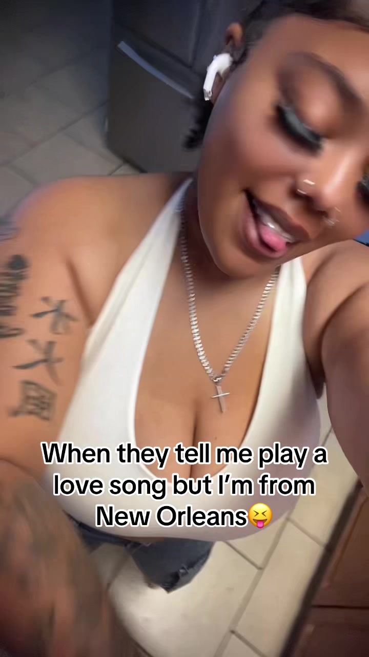 @thelyssarayne