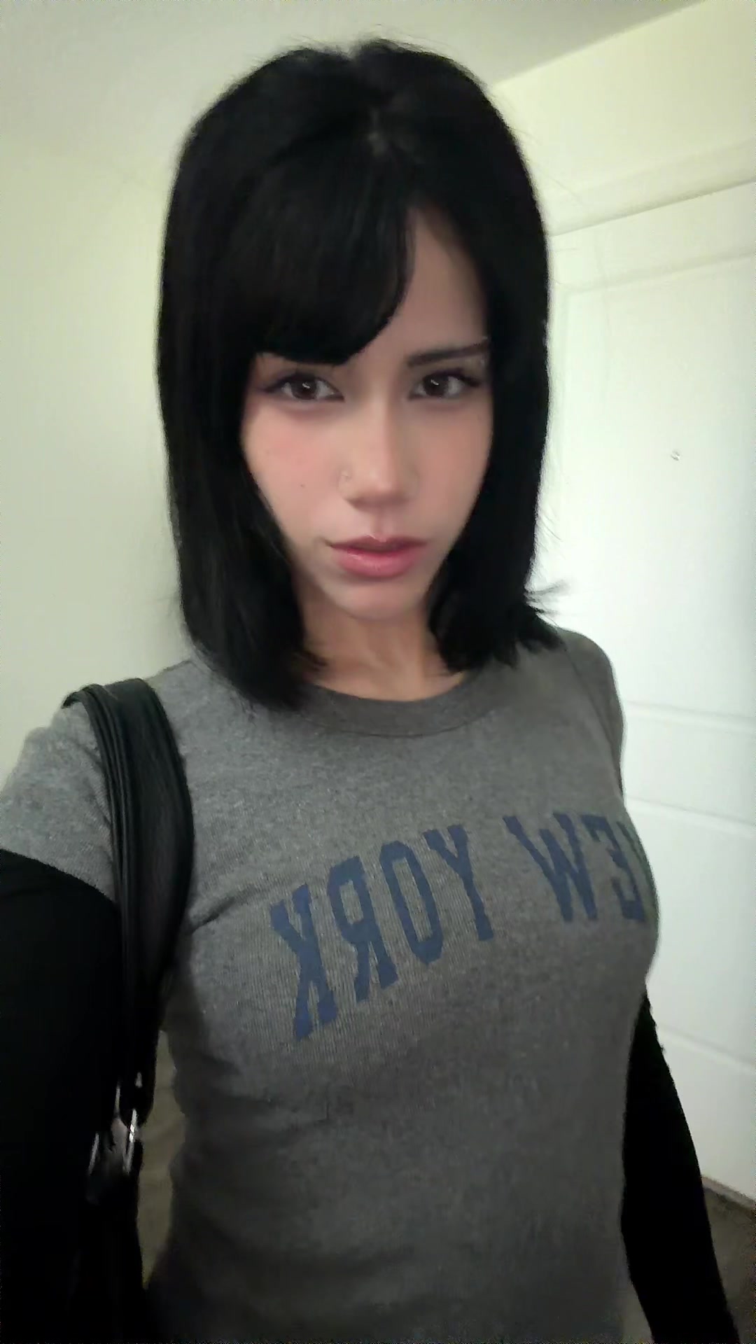 @:3