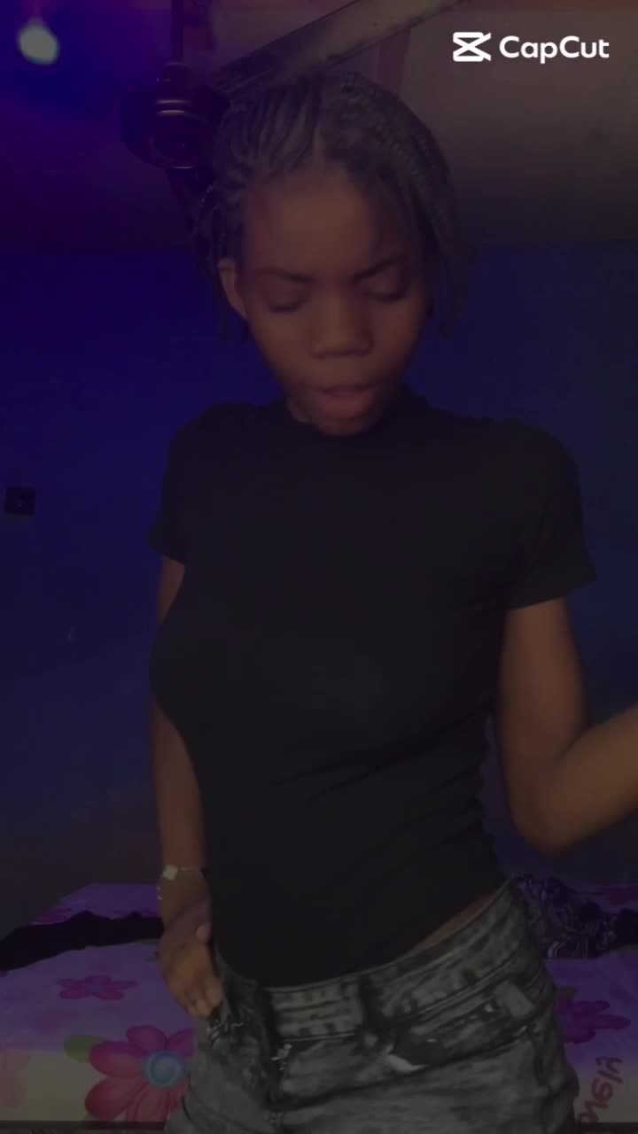 @𝓔𝓢𝓣𝓗𝓔𝓡🍃🥹💕