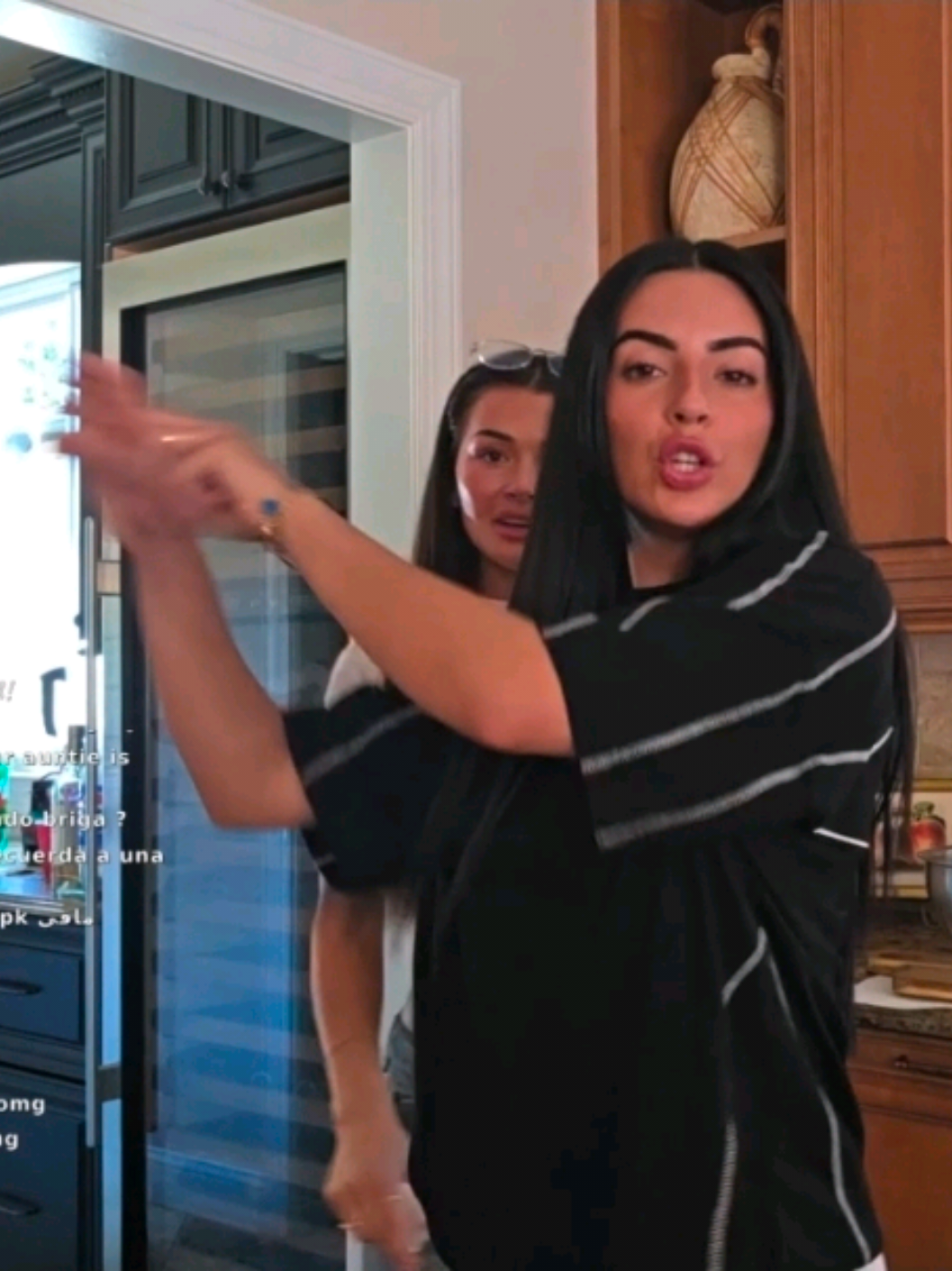 @𝚌𝚑𝚊𝚖𝚋𝚎𝚛𝚕𝚘𝚘𝚙𝚜