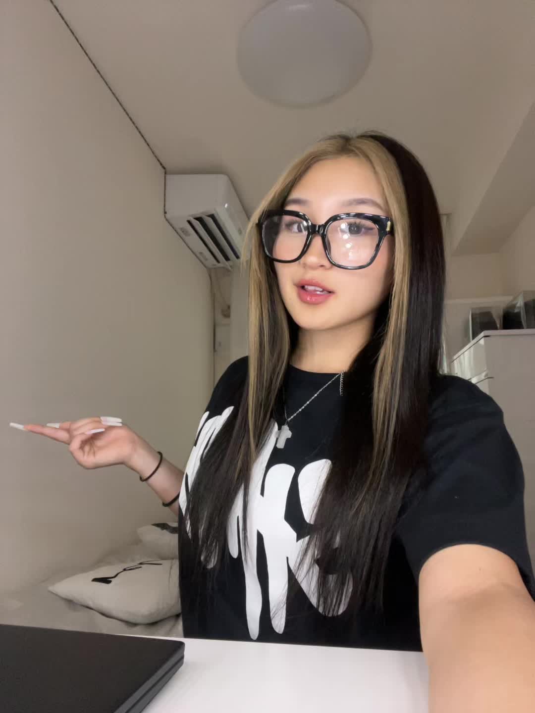 @ynn^