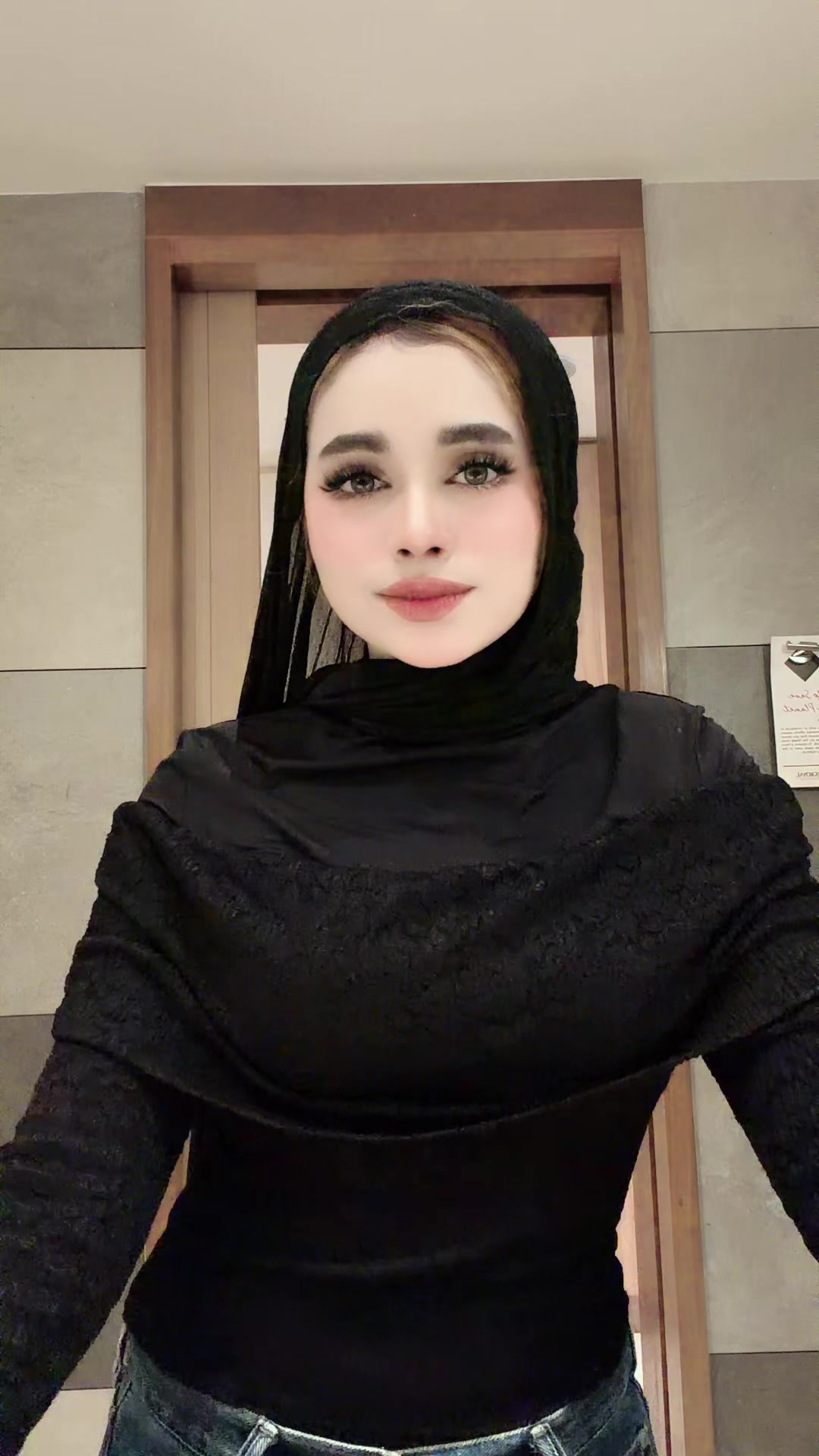 @Hollaniaaa