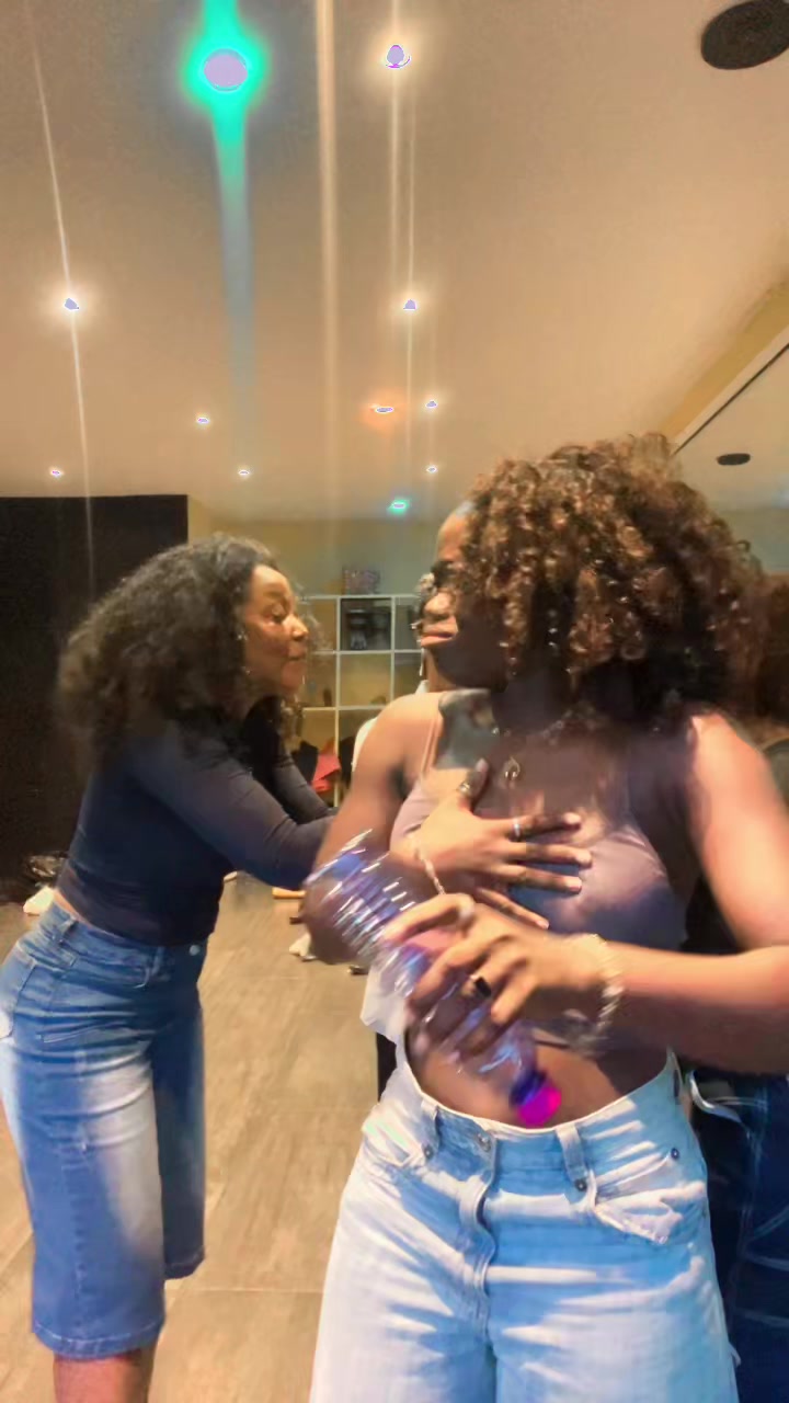 @Christelle Miller💜🇫🇷🇹🇬