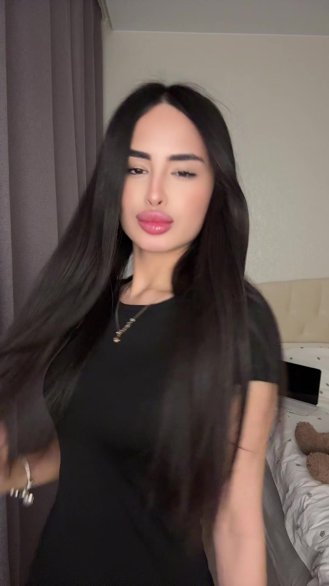 @𝐌𝐬.𝐌𝐈𝐑𝐀🤍