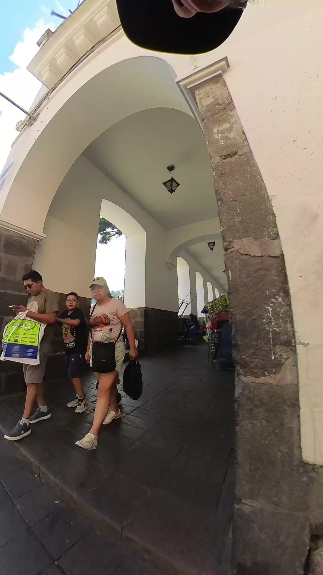 @D.León