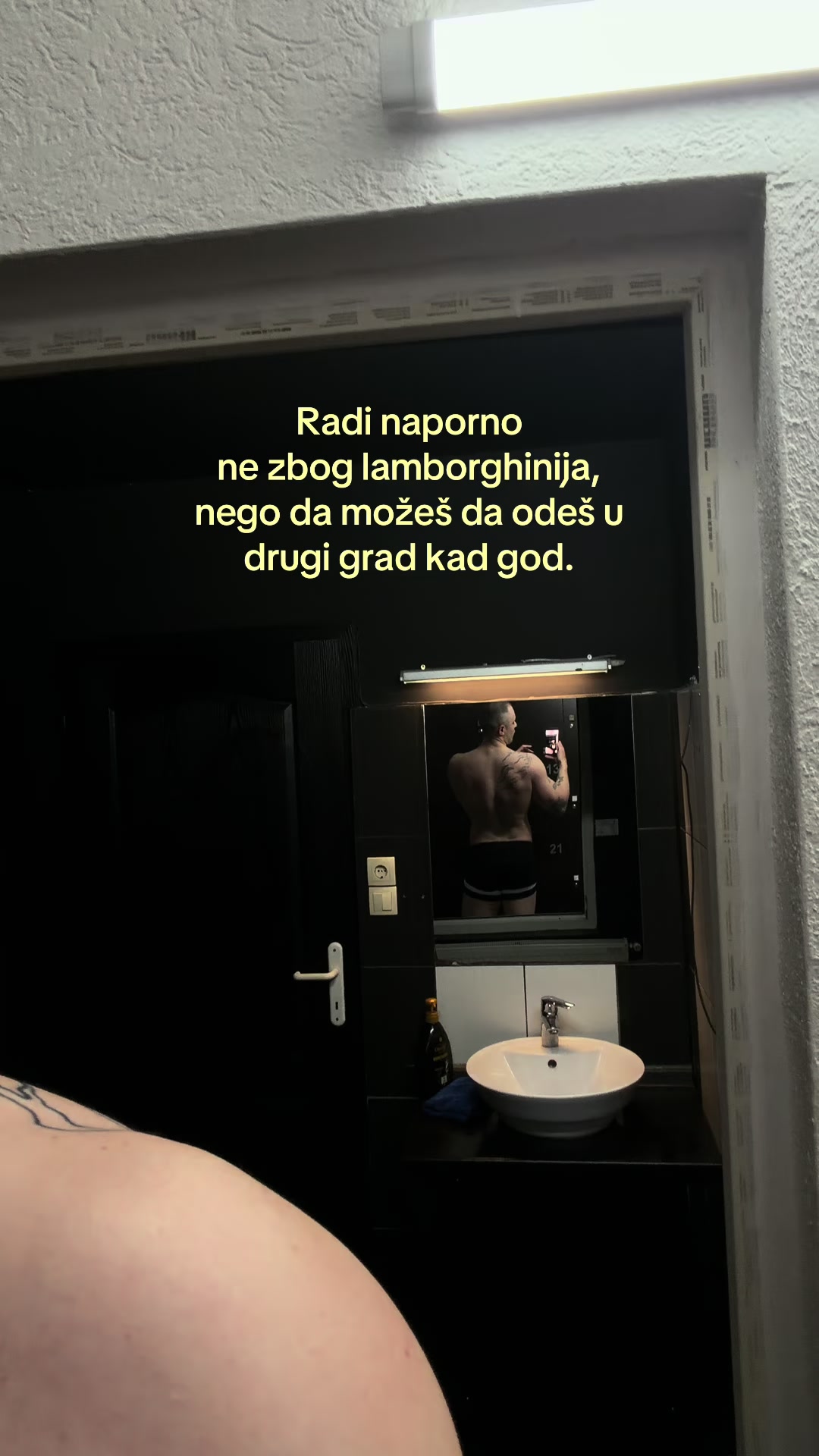 @V U K